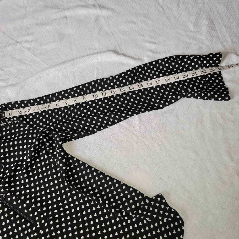 Candie's Black Beige Heart Zip V-neck Top Medium Mint Condition - Picture 8 of 8